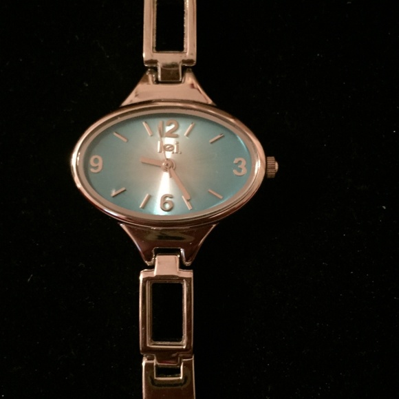 LEI LADIES SILVER TONE WATCH With Blue DIAL - Picture 2 of 3